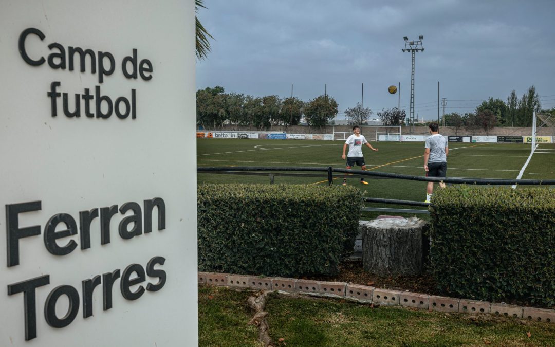 En Foios, el pueblo de Ferran Torres: “Es un ‘bon xiquet’, el mejor del mundo y el más guapo”