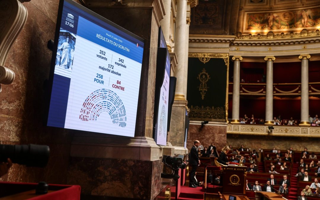 Francia se convierte en el primer país europeo en vetar el acceso a redes sociales a menores de 15 años
