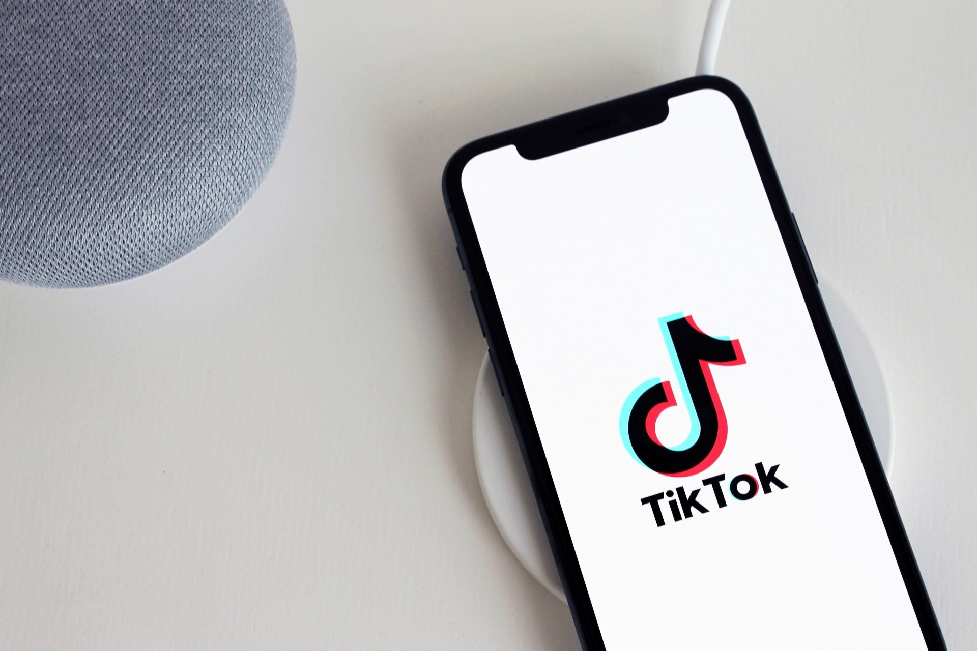 Bruselas acusa a TikTok de incumplir la ley por tener cuentas que exponen a los menores a “comportamientos depredadores”