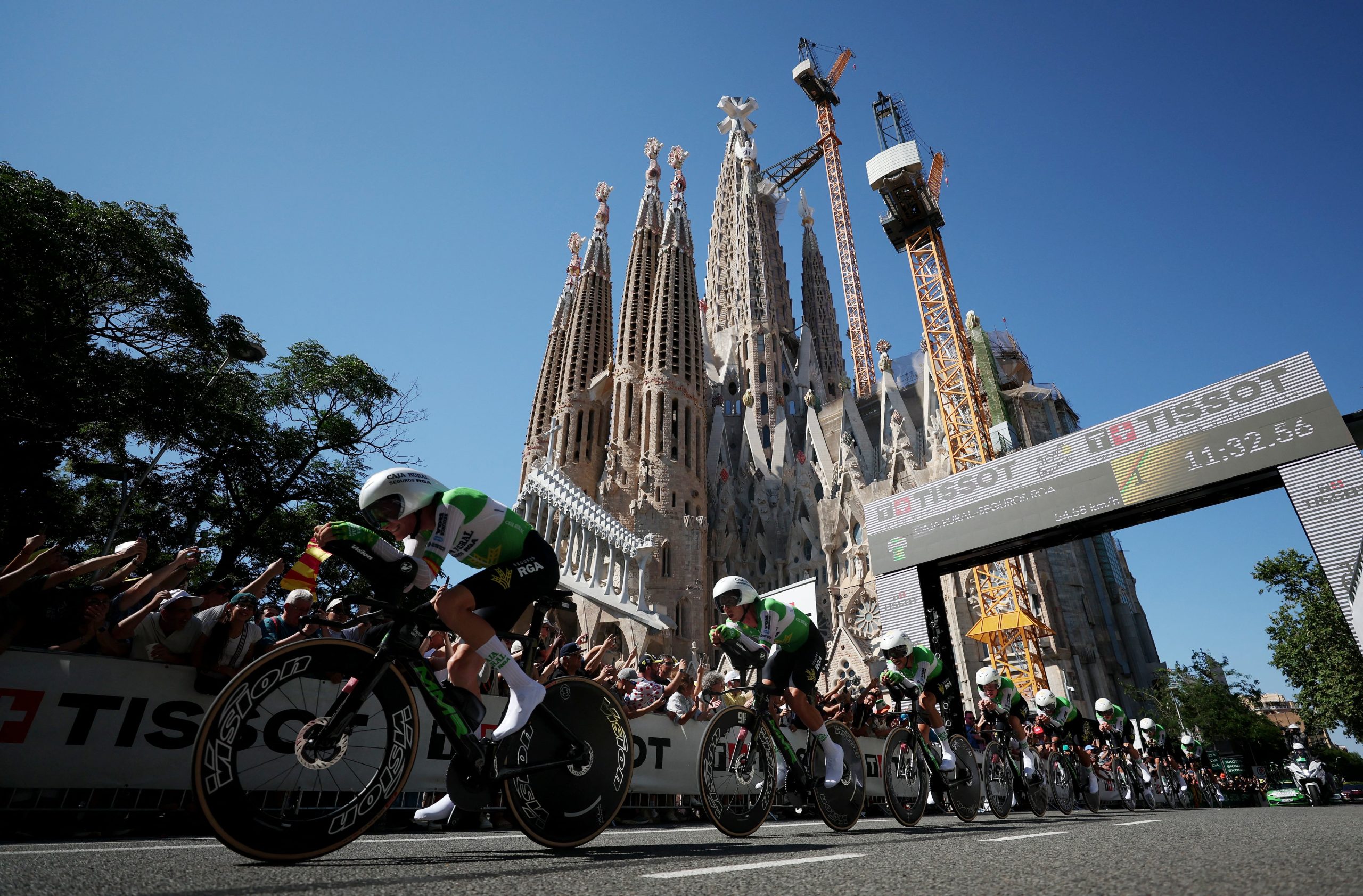 La contrarreloj del Tour de Francia ya rueda por Barcelona: “Van como balas”