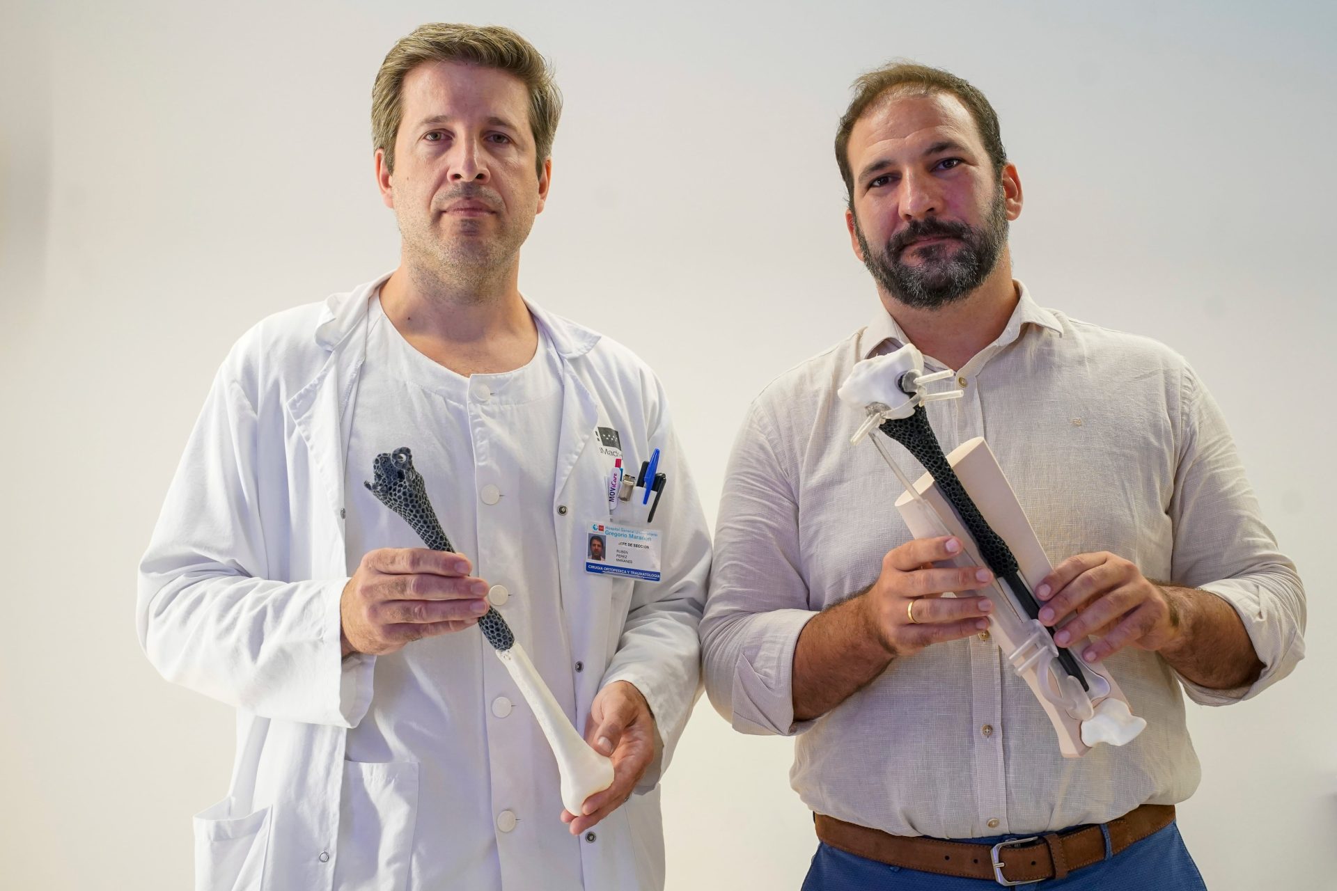De la ingeniería aeroespacial al quirófano: el primer metamaterial óseo implantado salva la pierna de Pierre