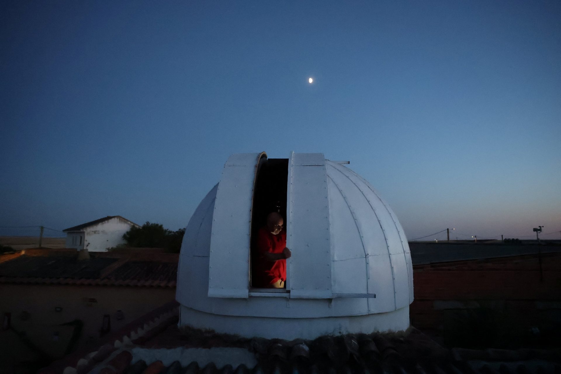 Llega el día de las dos noches: millones de españoles buscan su lugar para ver el eclipse