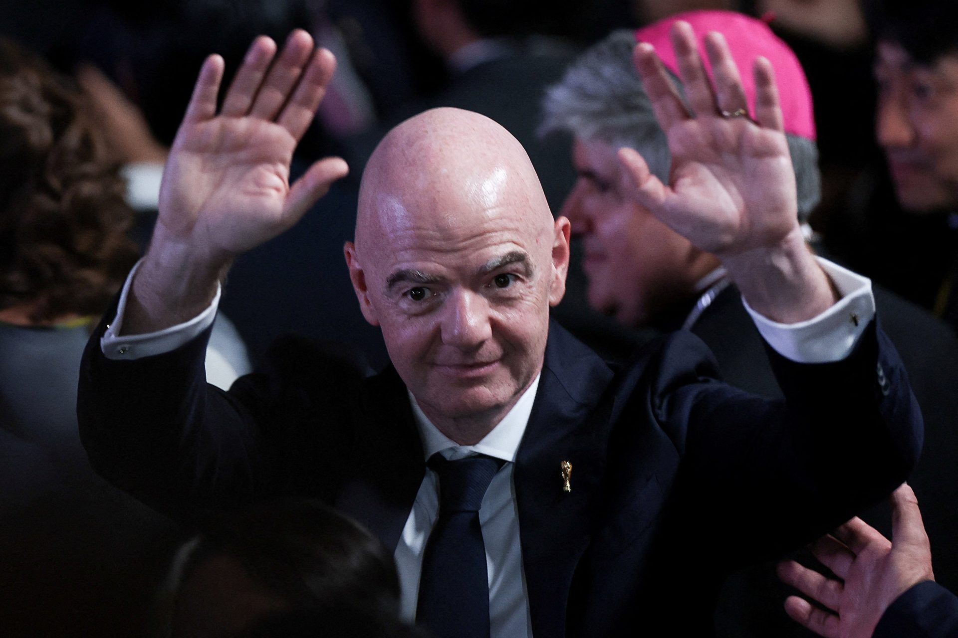 La UEFA, la AFC y la Concacaf se unen para cargar contra Infantino por la propuesta de vender una participación del Mundial