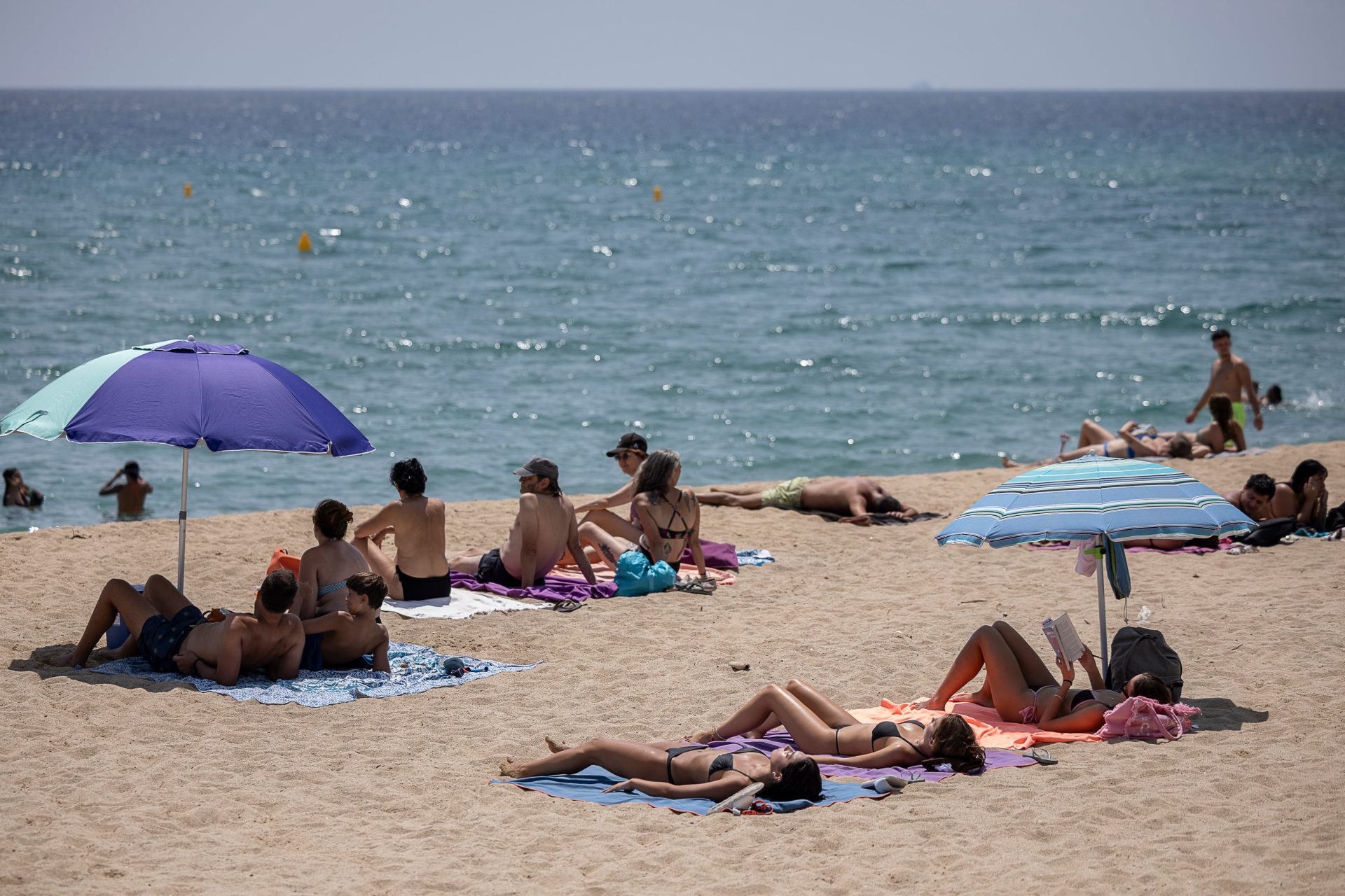 El descanso que cansa: la paradoja de que nos agote pasar un día en la playa
