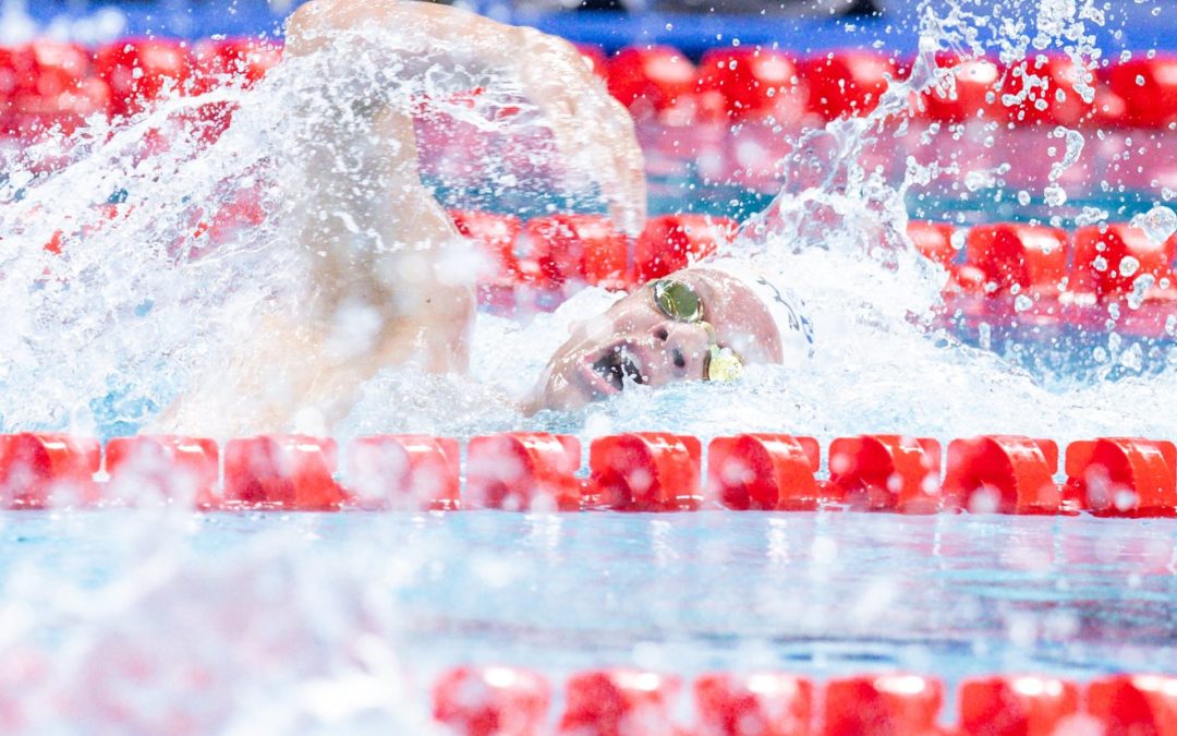 Francia se apoya en una posta supersónica de Marchand para ganar la plata en 4×200
