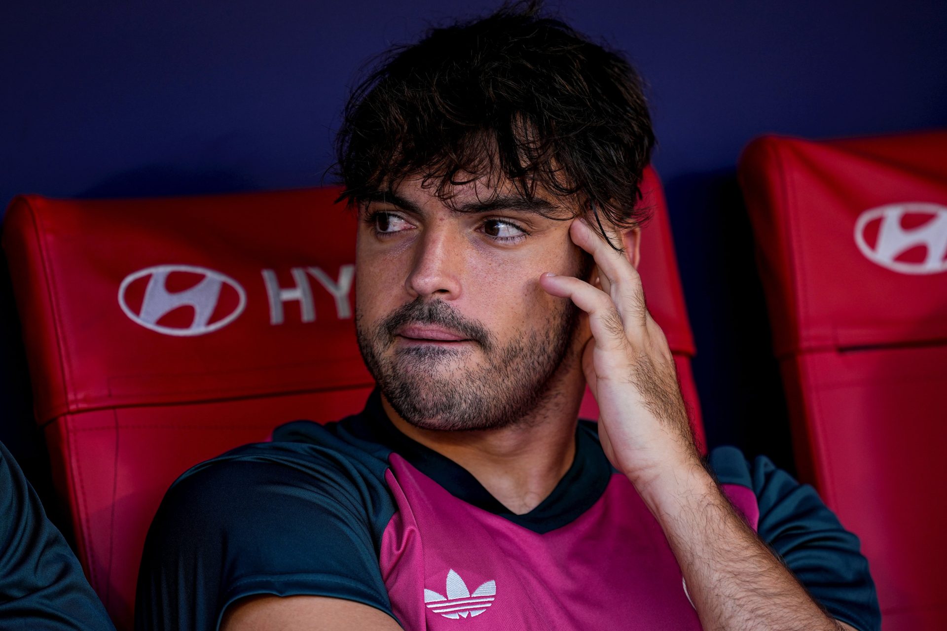 Raúl Asencio se opera este jueves de una fractura en la tibia