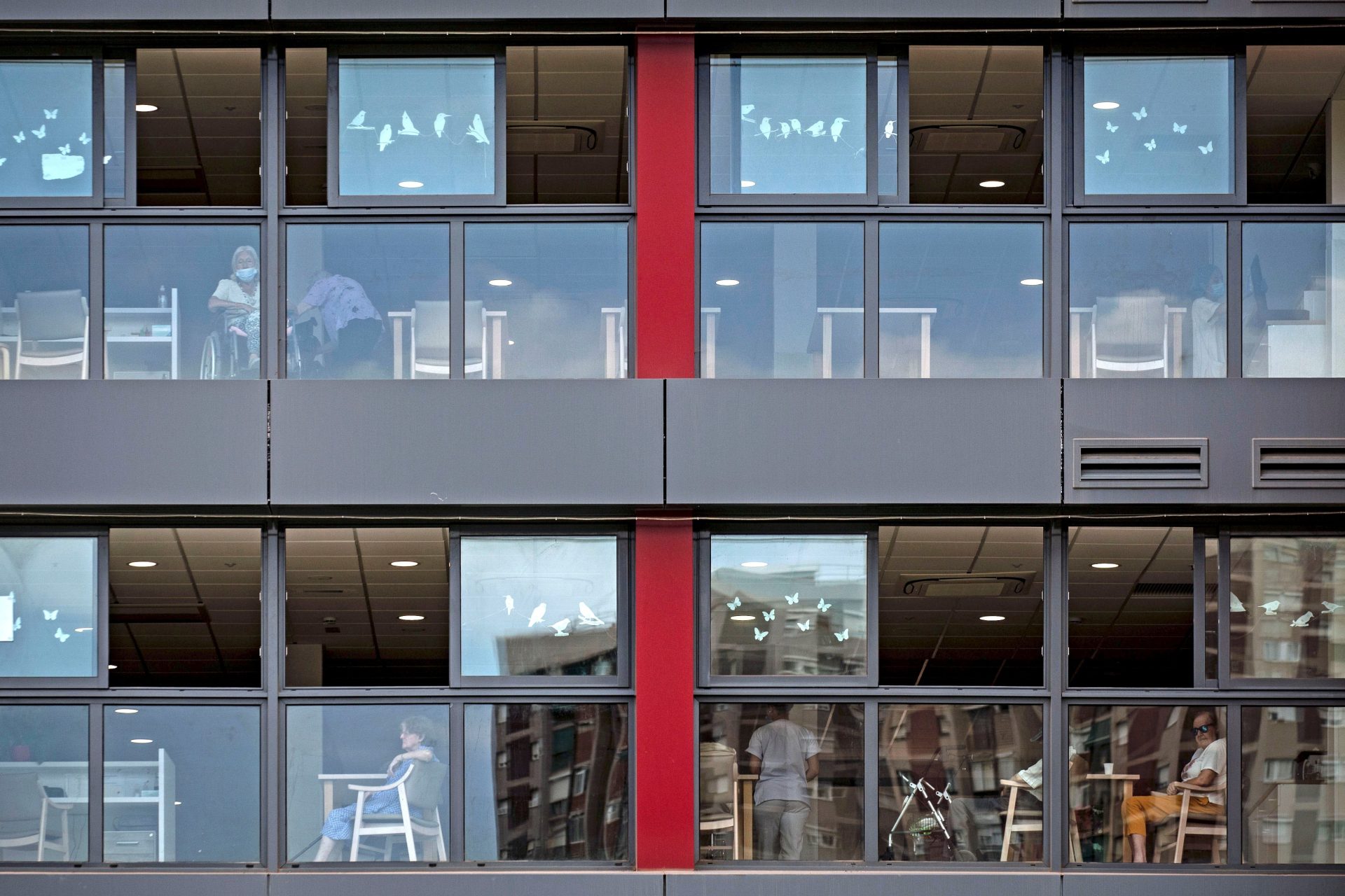 Más de la mitad de las residencias de España no dan autonomía a los mayores para decidir a qué hora acostarse y levantarse