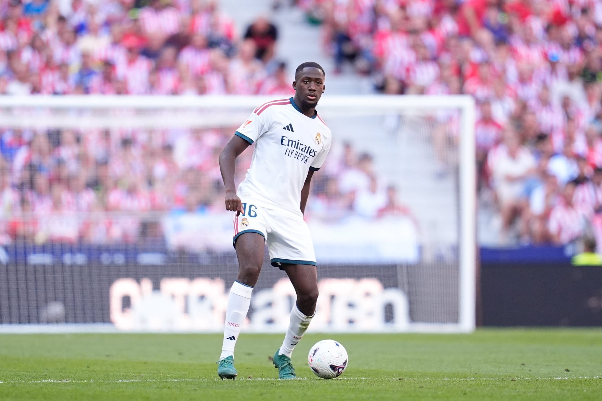 Konaté estará tres semanas de baja después de lesionarse con Francia