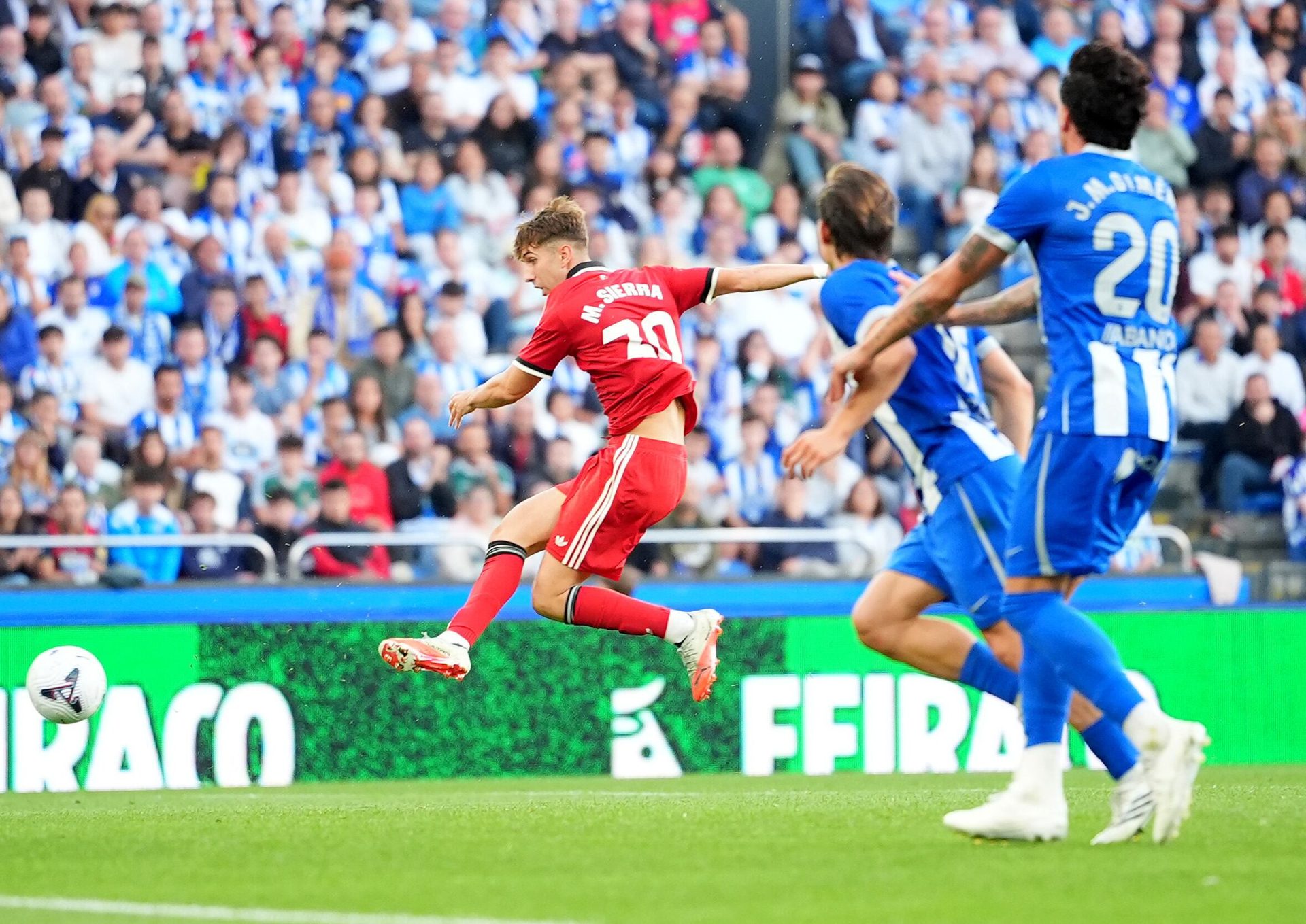 El Sevilla asalta Riazor y acaba con la imbatibilidad del Deportivo