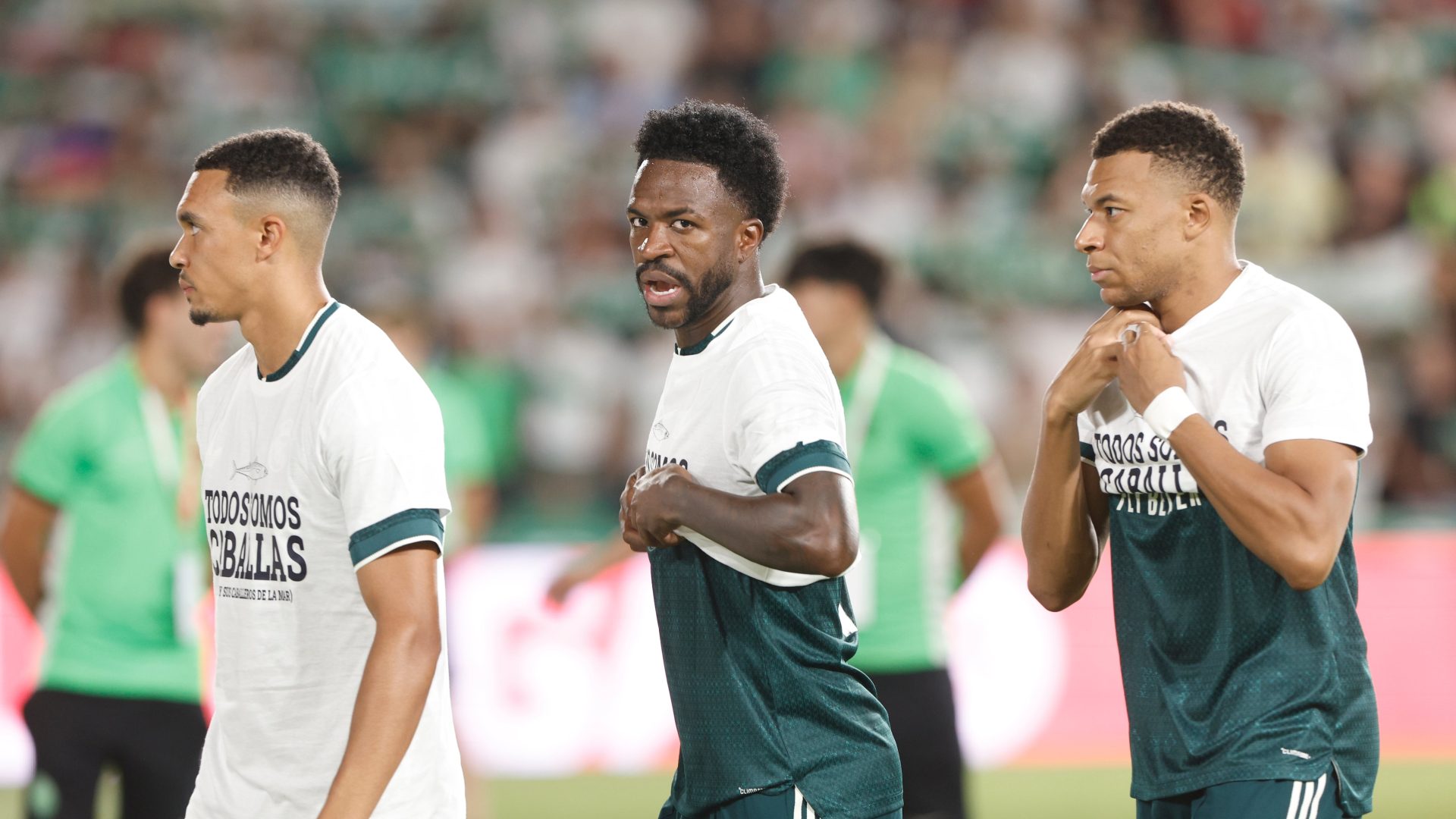 PP y Vox cargan contra Vinicius, Mbappé y Konaté por su gesto en el partido entre el Elche y el Real Madrid