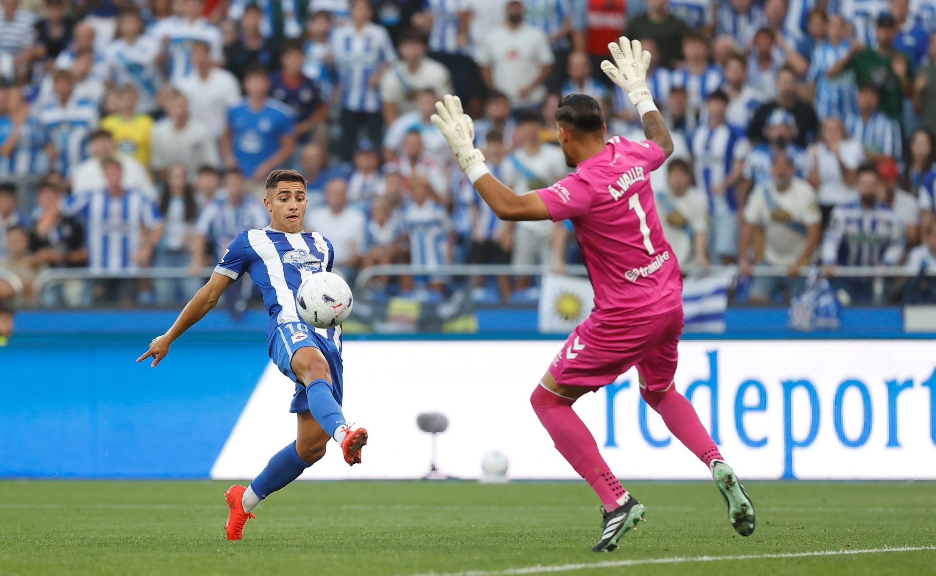 Un arrebato futbolístico rescata al Deportivo ante el Betis
