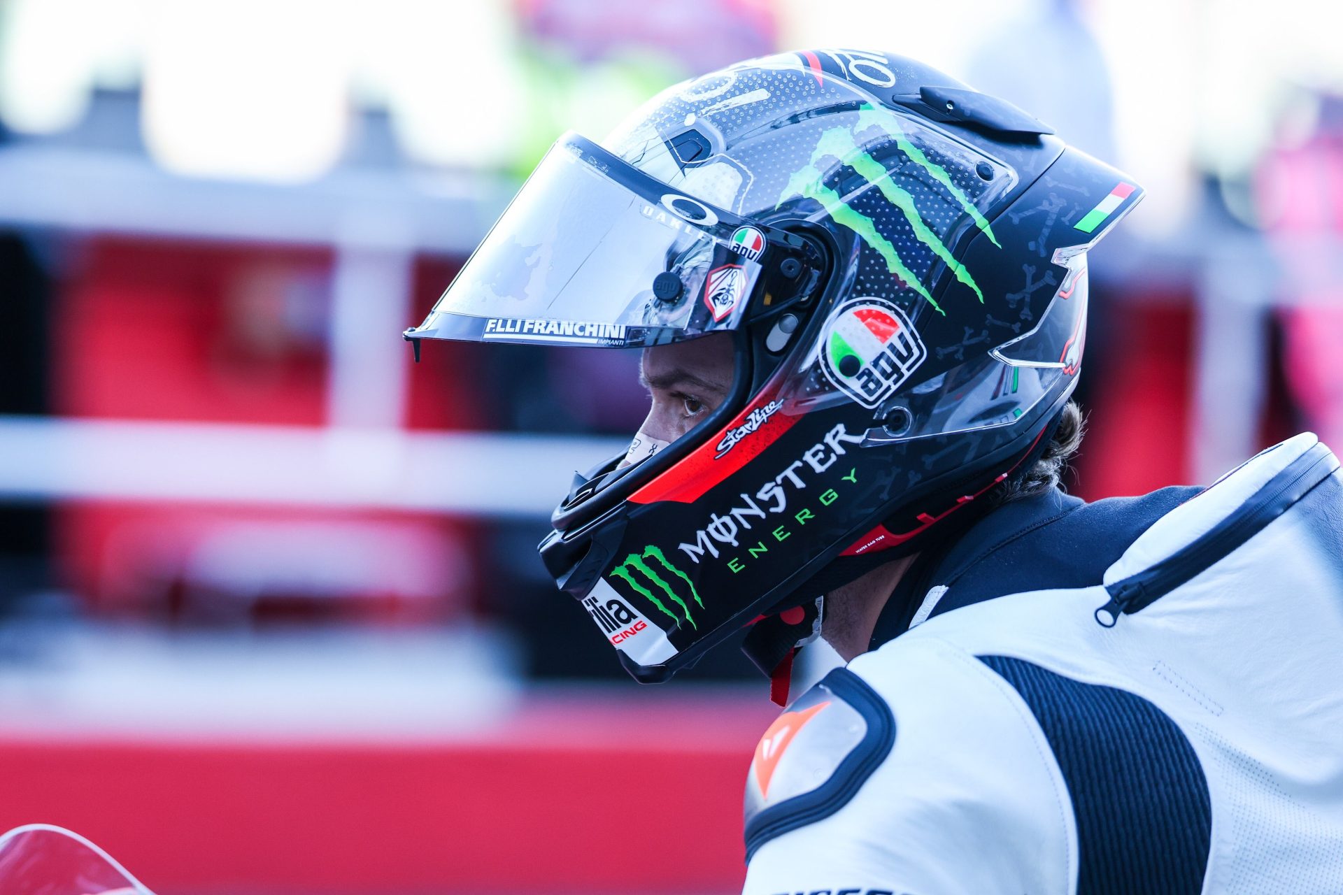 Cascos innovadores y protocolos más severos: así avanza el motociclismo para proteger mejor la cabeza de sus pilotos