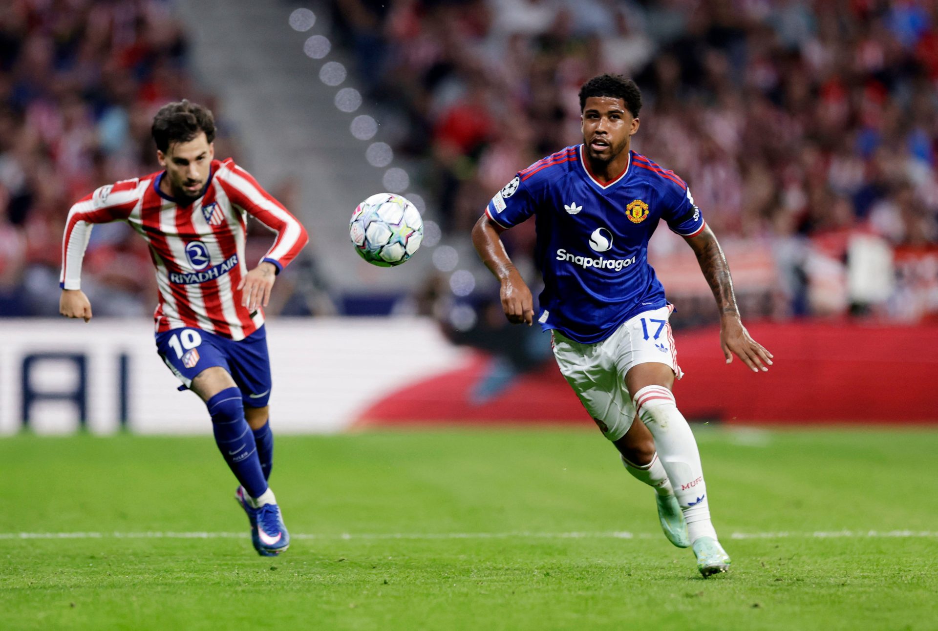 Atlético de Madrid – Manchester United, el partido de la Champions League en directo| El Atleti conserva la ventaja gracias al gol de Barrios