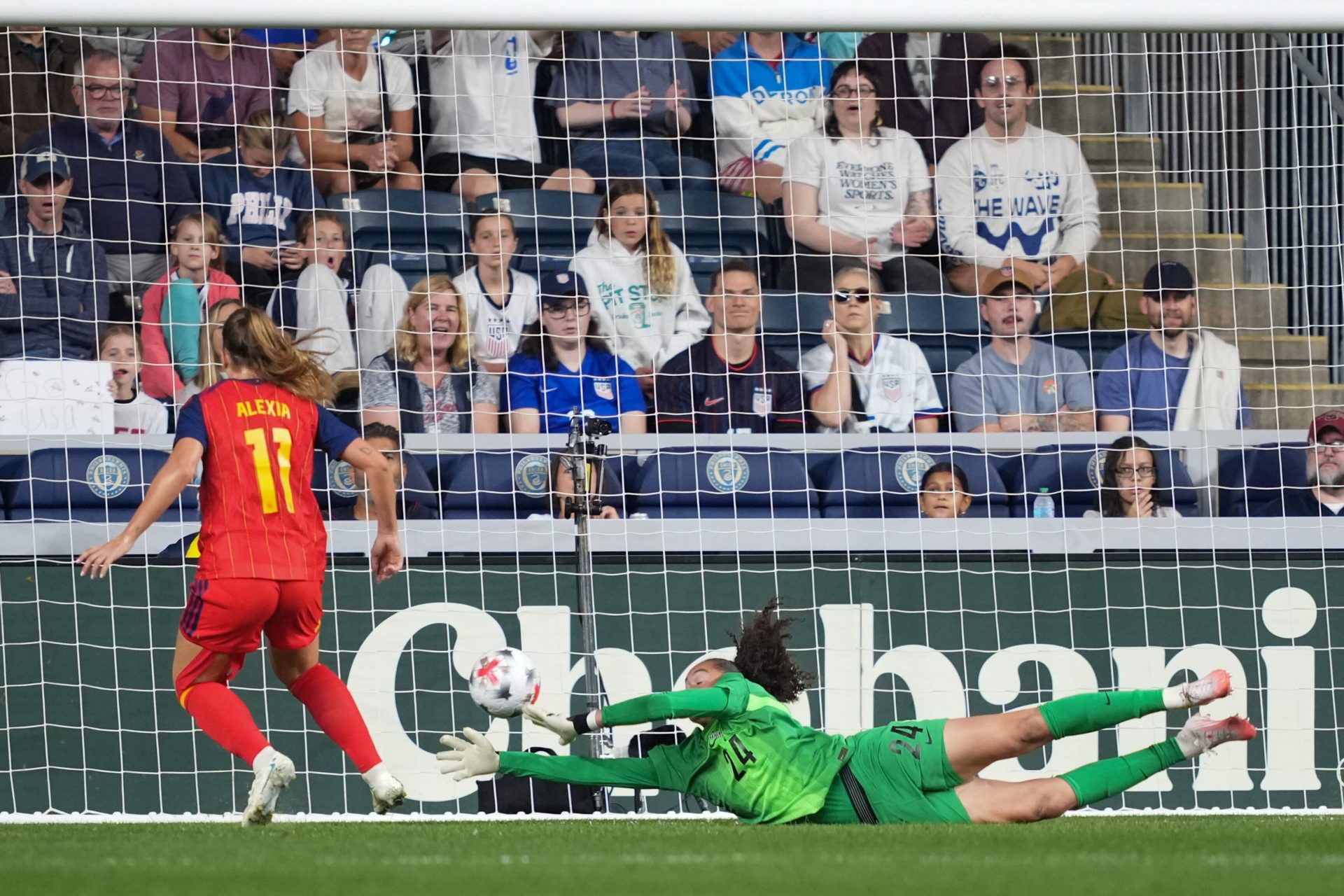 España domina a EE UU pero cede un empate tras el carrusel de cambios que desnaturalizó el partido (2-2)