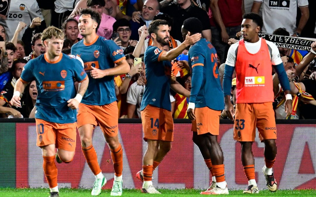 Javier Aguirre le pone un parche al Valencia