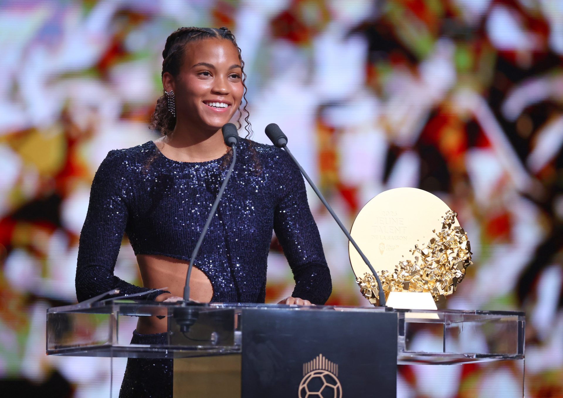 Vicky López, la futbolista más precoz de todas, se lleva su segundo Trofeo Kopa