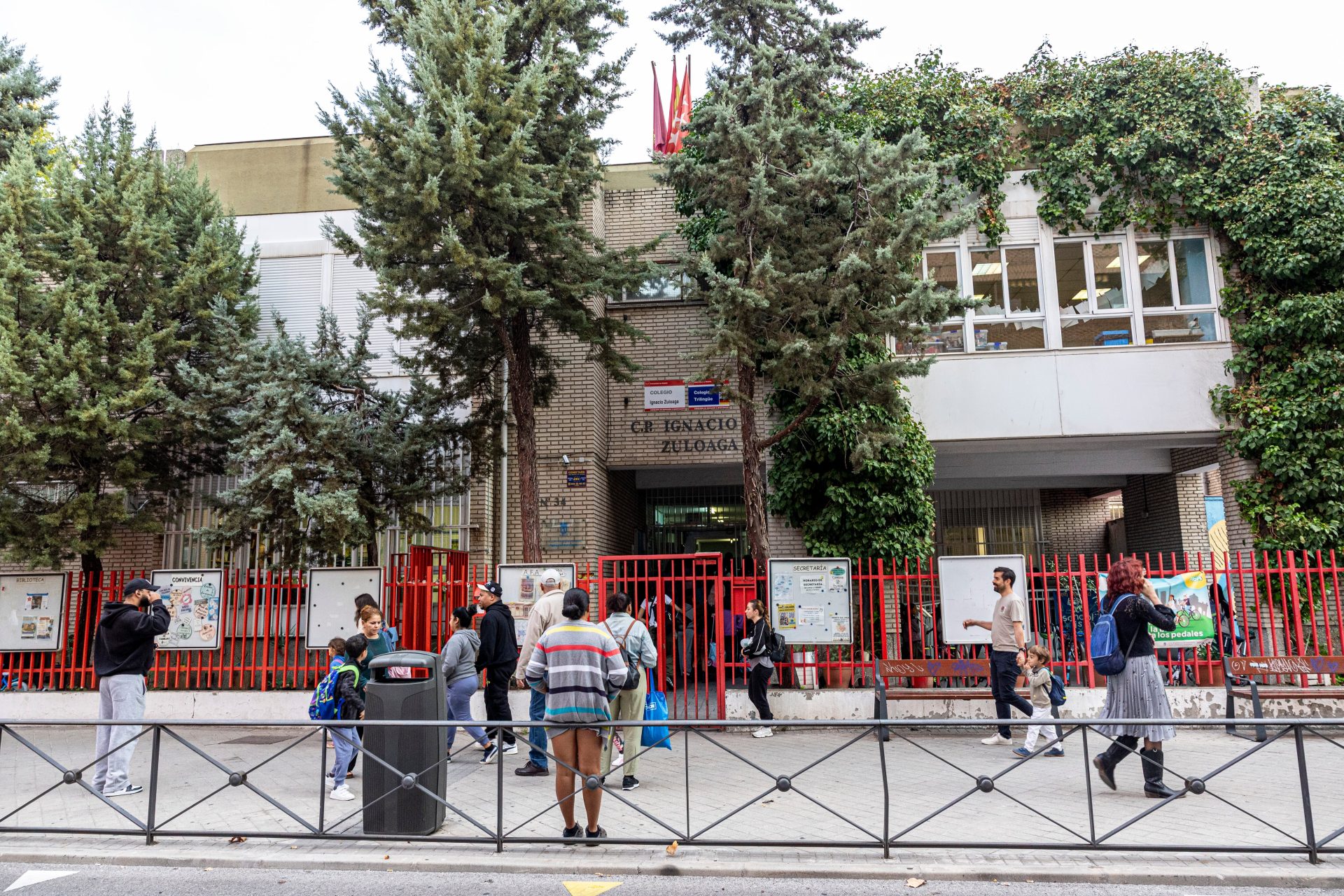 Los profesores de Madrid anuncian una dura huelga indefinida: “Los centros educativos van a parar por completo”