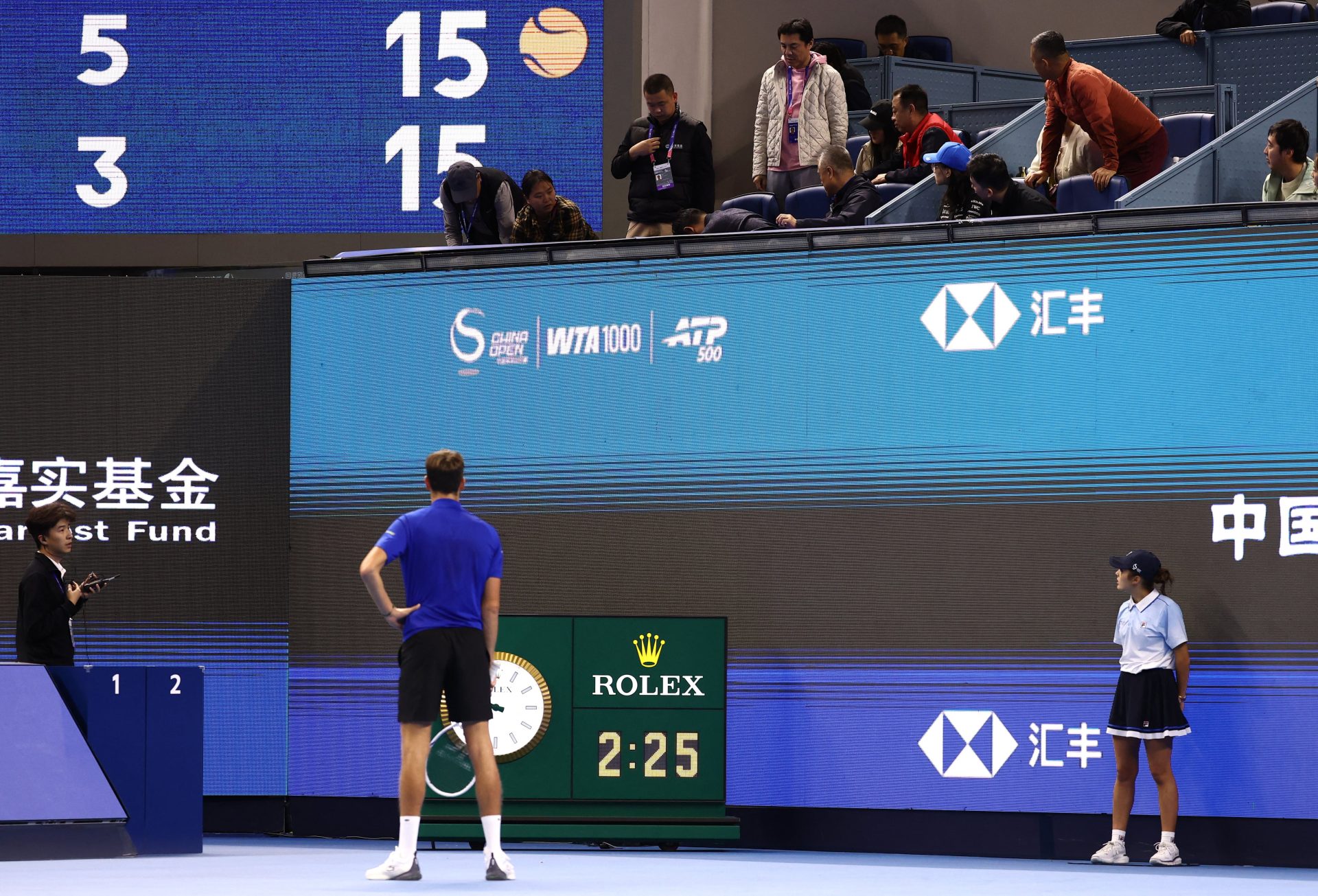 Medvedev es descalificado por dar un pelotazo fortuito a un aficionado en el torneo de Pekín