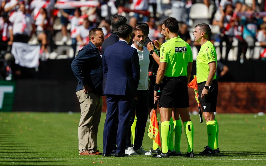 Las protestas contra Presa suspenden el partido entre Rayo y Athletic en Vallecas
